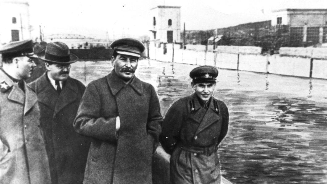 Woroszyłow-Mołotow-Stalin_Jeżow