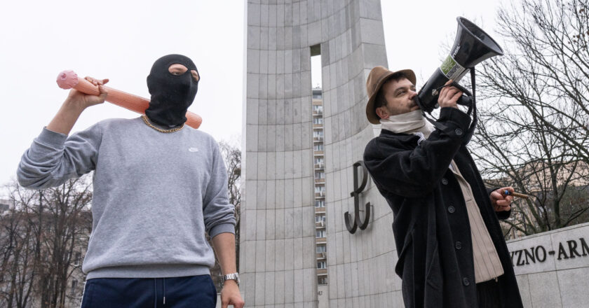 Happening Dilerzy i gangsterzy dziękują politykom za prohibicję. Fot. Jakub Szafrański