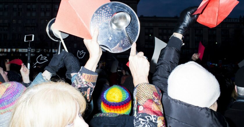 Fot. Rafał Milach, Archiwum Protestów Publicznych [seria], 2018, Warszawa, 08.03.2017, Protest przeciwko zaostrzeniu ustawy antyaborcyjnej, 2017/2018. Zdjęcie z kolekcji Muzeum Sztuki Nowoczesnej w Warszawie.