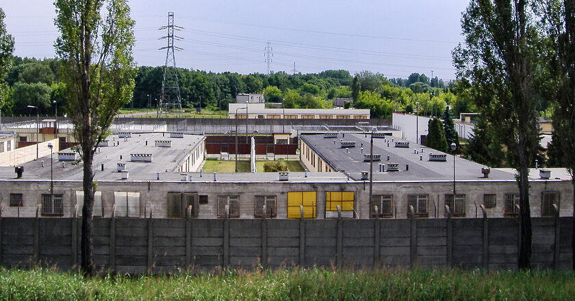 Więzienie dla kobiet w Warszawie (Areszt Śledczy Warszawa-Grochów). Fot. J23-007/Wikimedia Commons